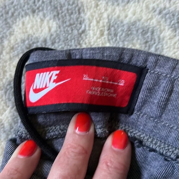 Nike EUC Men’s XL Grey Joggers. Thicker feel. Nearly new!